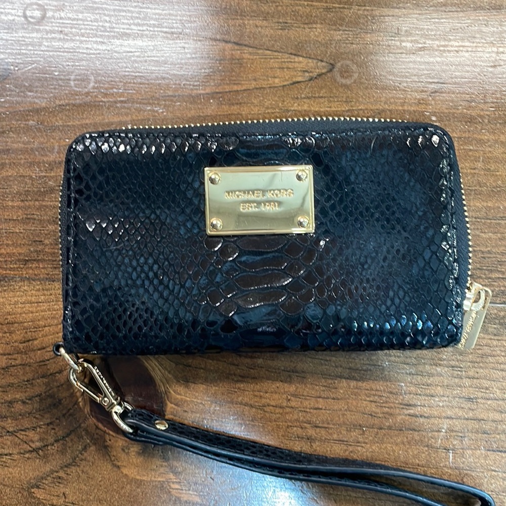Micheal Kors wristlet wallet